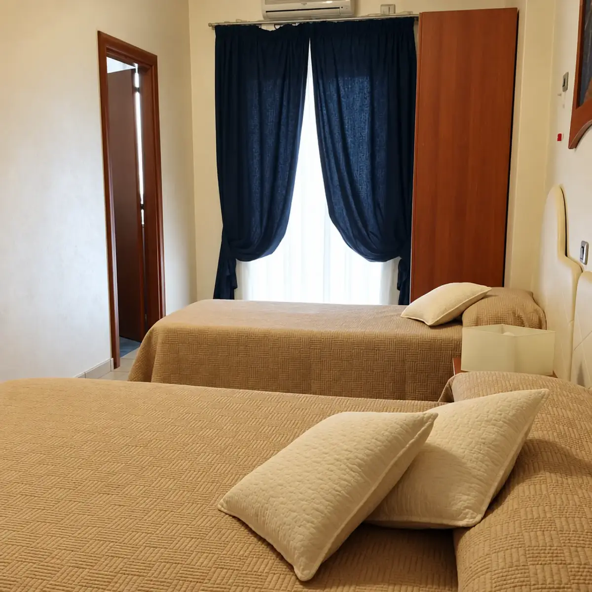 Camera con due letti al Tea Palace Hotel